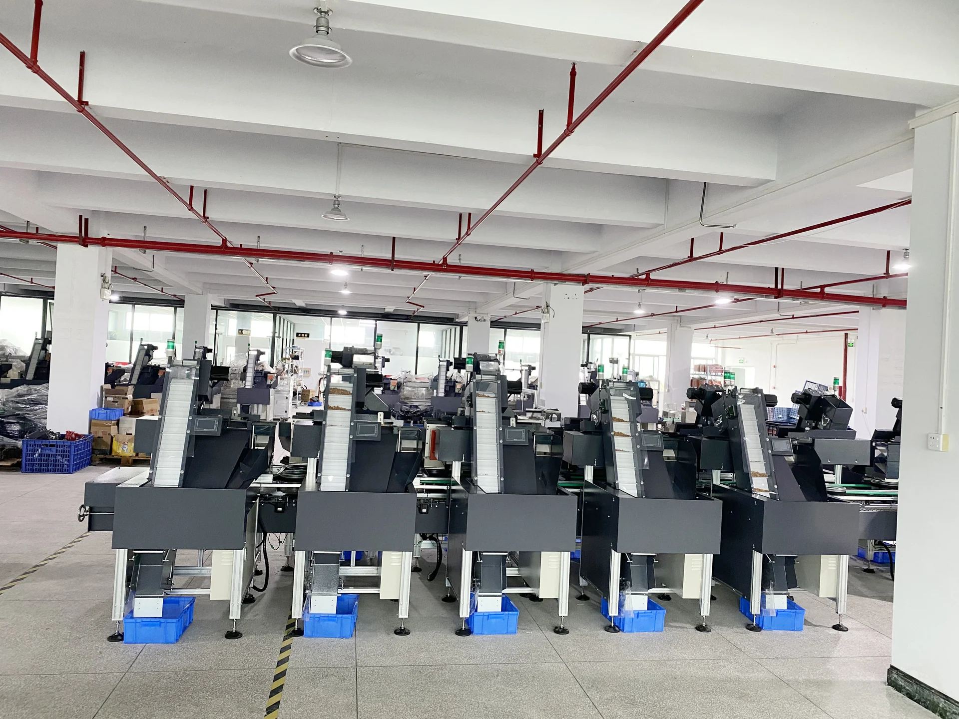 Automation equipment assembled in the FengSheng workshop